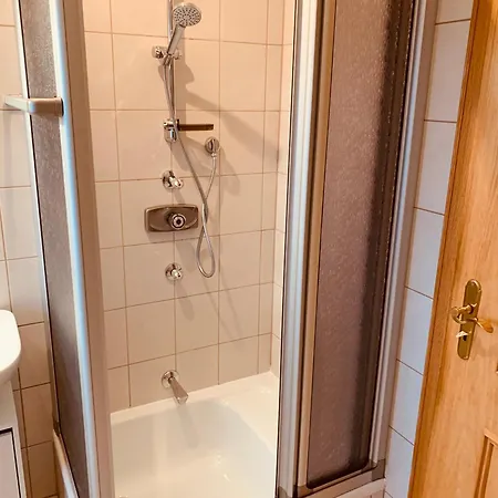 Adlerhorst - Grosses Haus Fuer Gruppen Bis 11 Personen, Terrasse, Parkplatz Semesterbostad *