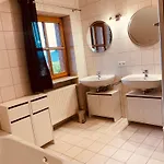 Vakantiehuis Adlerhorst - Grosses Haus Fuer Gruppen Bis 11 Personen, Terrasse, Parkplatz Thyrnau