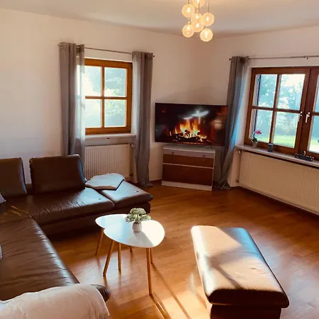 Adlerhorst - Grosses Haus Fuer Gruppen Bis 11 Personen, Terrasse, Parkplatz Vakantiehuis Thyrnau